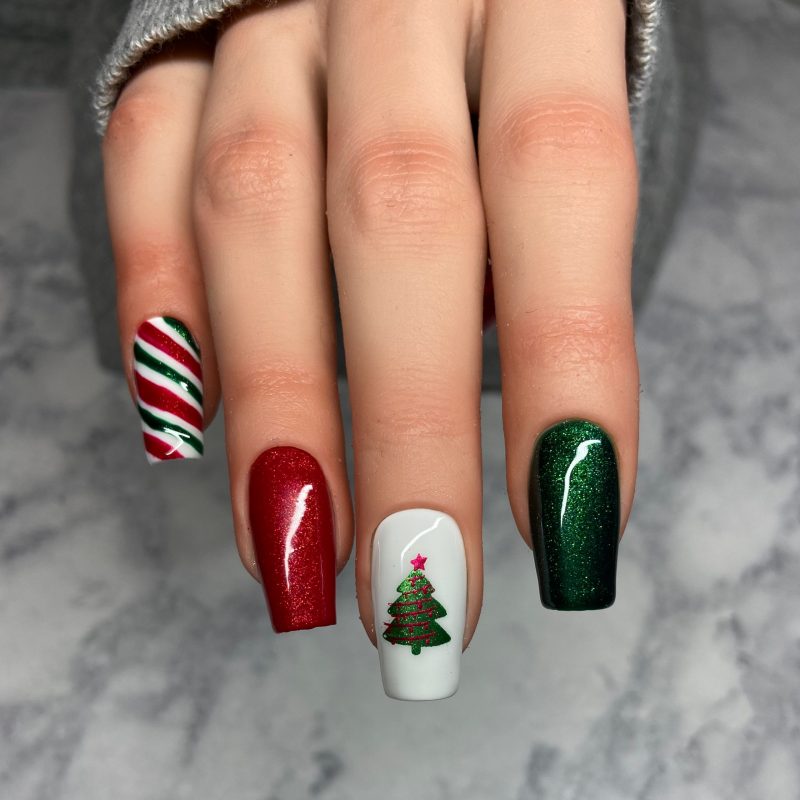 Festive Holiday Nail Designs to Make the Season Great Pretty 4